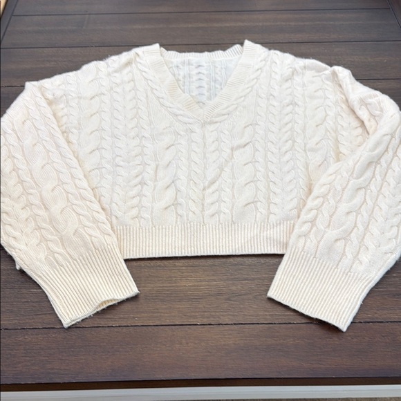 J. Crew Cashmere cropped cable-knit V-neck sweater Size Large - Picture 4 of 8